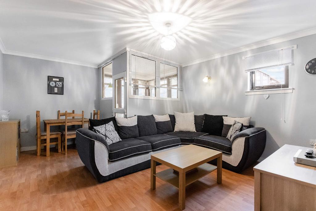 2 Bedroom Flat For Sale in Balado Road, Easterhouse, G33 4HB