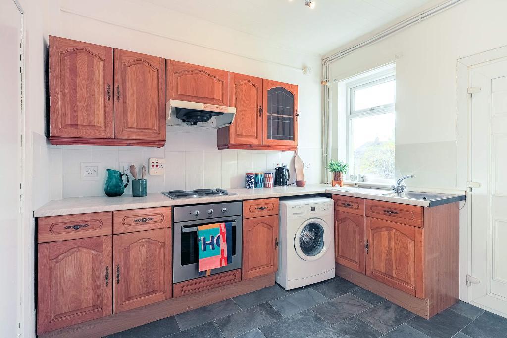 2 Bedroom Lower cottage flat For Sale in Loretto Street, Carntyne, G33 3BU