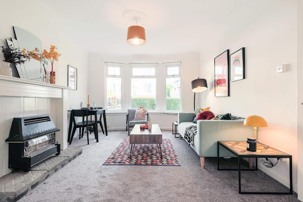 2 Bedroom Lower cottage flat For Sale in Loretto Street, Carntyne, G33 3BU