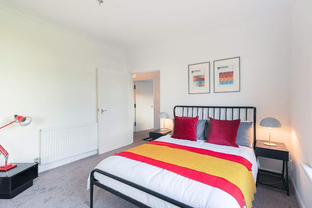 2 Bedroom Lower cottage flat For Sale in Loretto Street, Carntyne, G33 3BU
