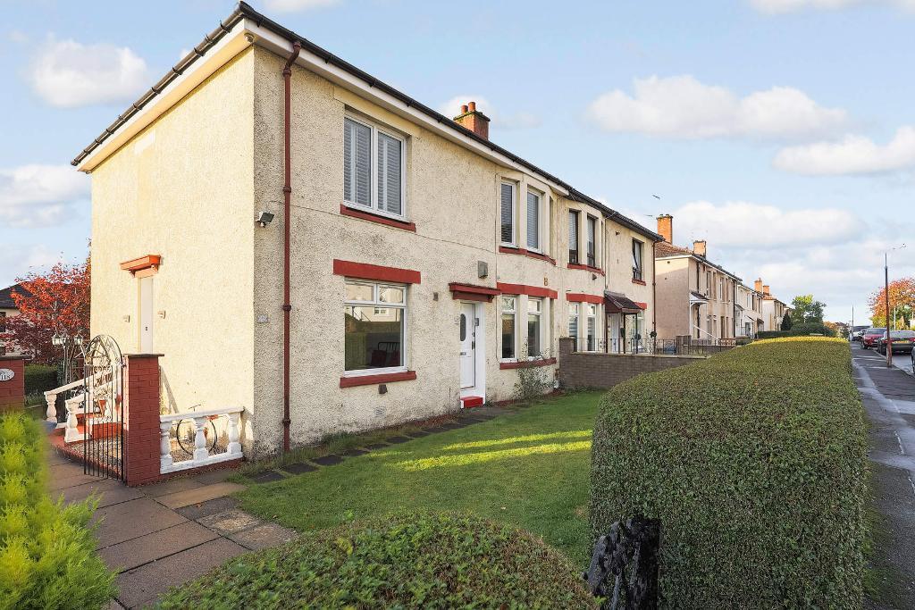 2 Bedroom Lower cottage flat For Sale in Loretto Street, Carntyne, G33 3BU