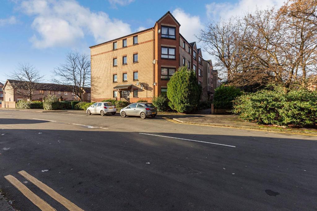 1 Bedroom Ground Floor Flat For Sale in Anson Street, Bridgeton, G40 1ER