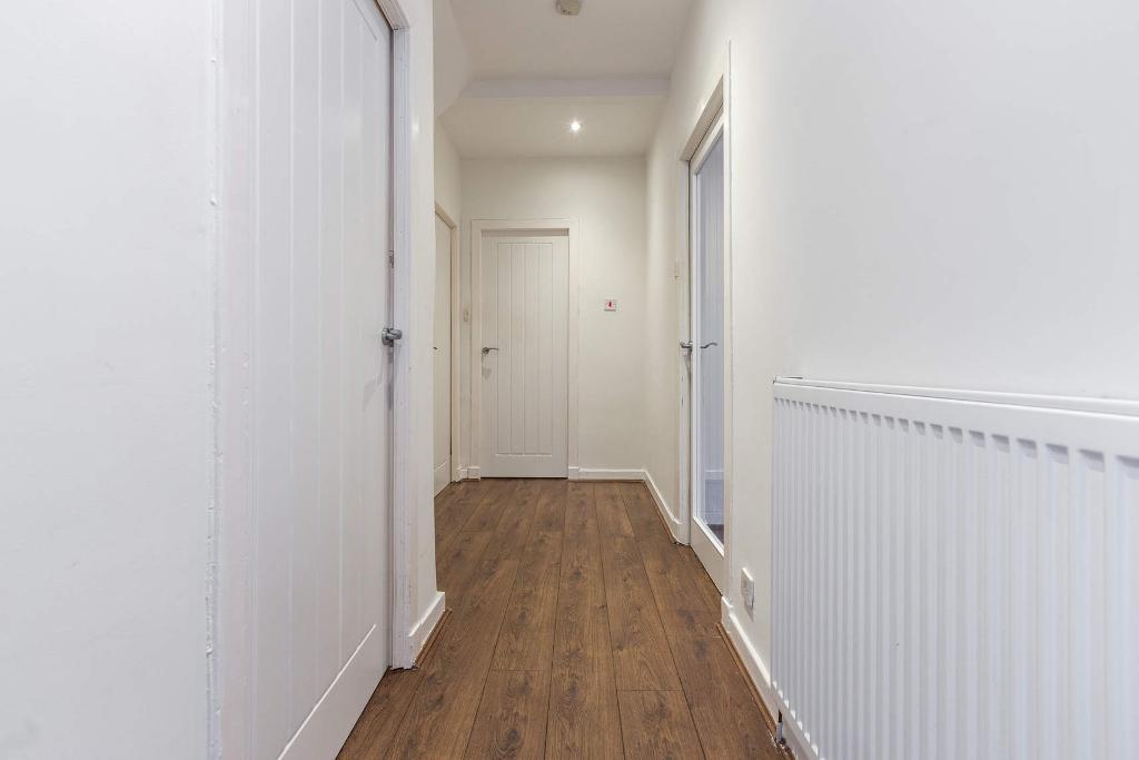 2 Bedroom Lower Cottage Flat For Sale in Ardgay Street, Sandyhills, G32 9BQ