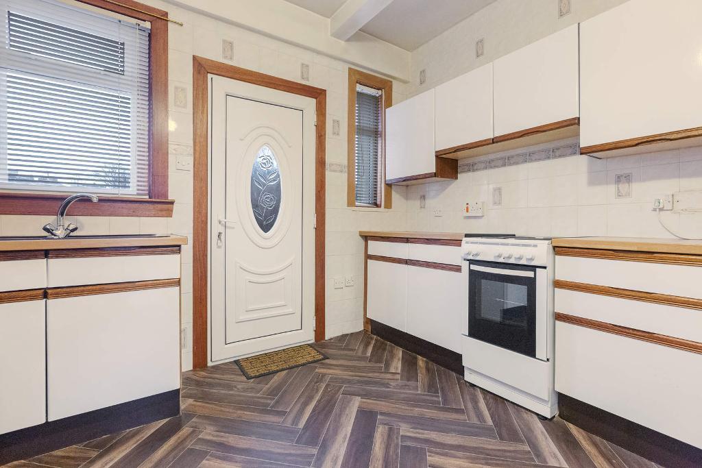 2 Bedroom Lower Cottage Flat For Sale in Ardgay Street, Sandyhills, G32 9BQ