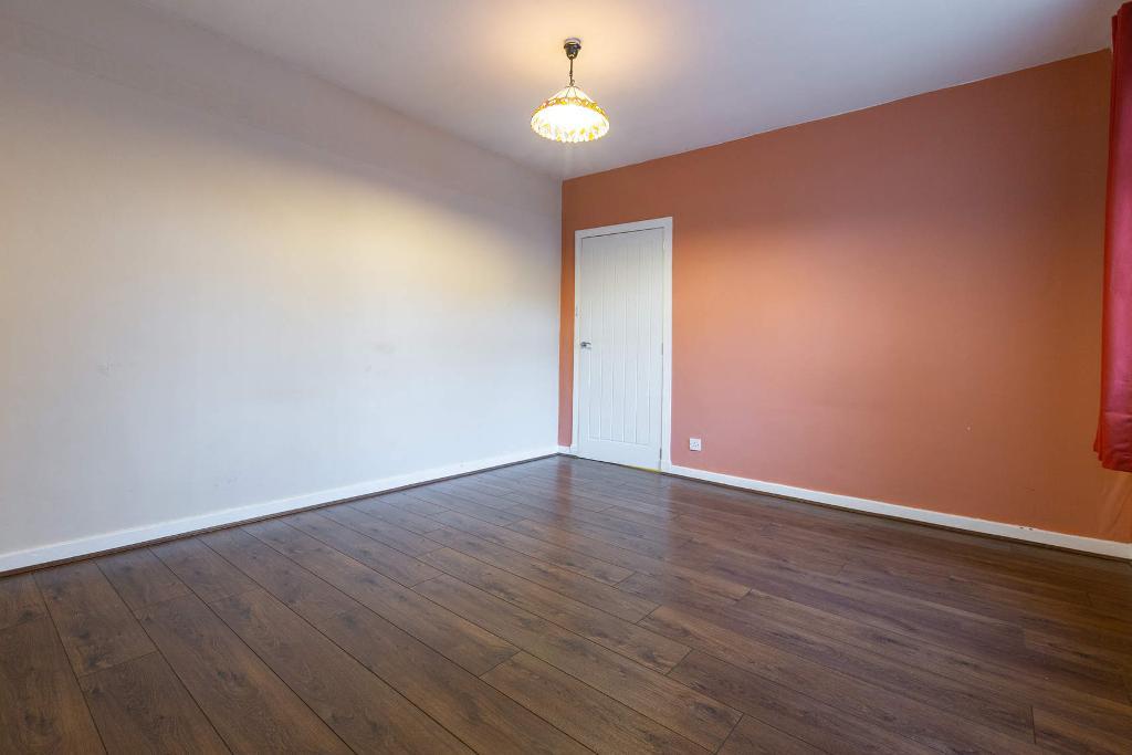 2 Bedroom Lower Cottage Flat For Sale in Ardgay Street, Sandyhills, G32 9BQ