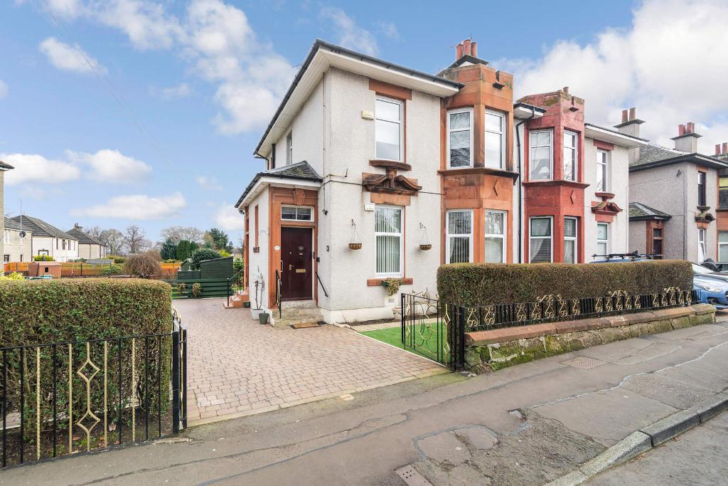 2 Bedroom upper cottage flat For Sale in Swinton Road, Baillieston, G69 6DS