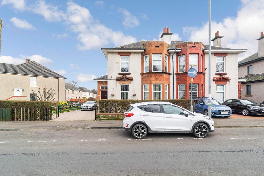 2 Bedroom upper cottage flat For Sale in Swinton Road, Baillieston, G69 6DS
