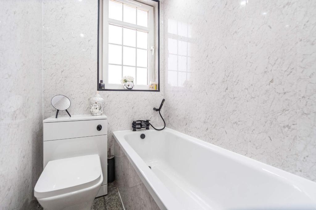 2 Bedroom Upper Cottage Flat For Sale in Drumpellier Street, Blackhill