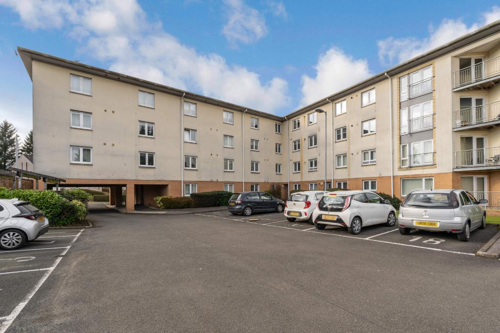 2 Bedroom Flat For Sale in Ashgill Road, Glasgow, G22 7HJ