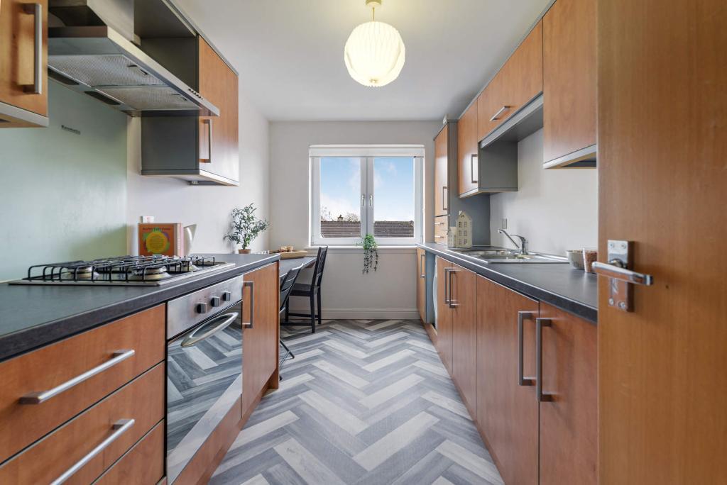 2 Bedroom Flat For Sale in Ashgill Road, Glasgow, G22 7HJ