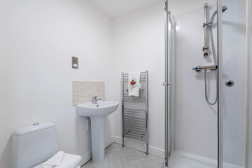 2 Bedroom Flat For Sale in Ashgill Road, Glasgow, G22 7HJ