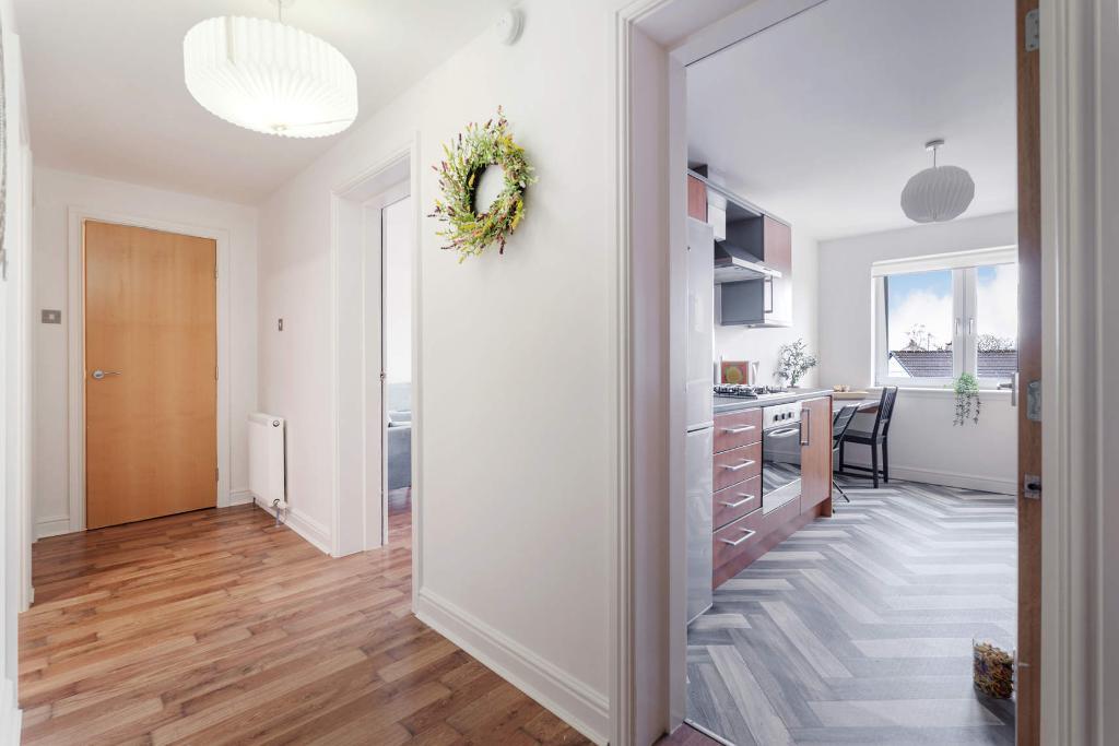 2 Bedroom Flat For Sale in Ashgill Road, Glasgow, G22 7HJ