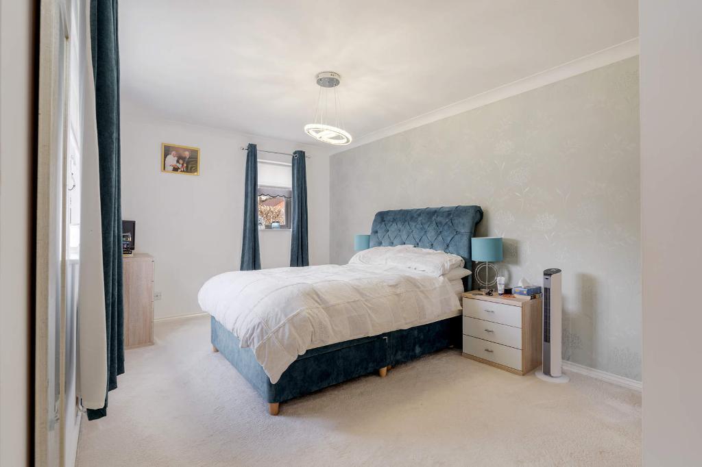 5 Bedroom Detached For Sale in Argyll Avenue, Dumbarton, G82 3NS