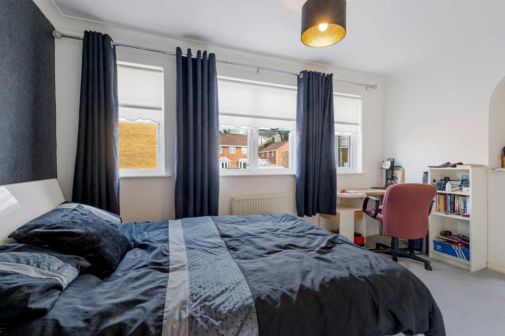 5 Bedroom Detached For Sale in Argyll Avenue, Dumbarton, G82 3NS