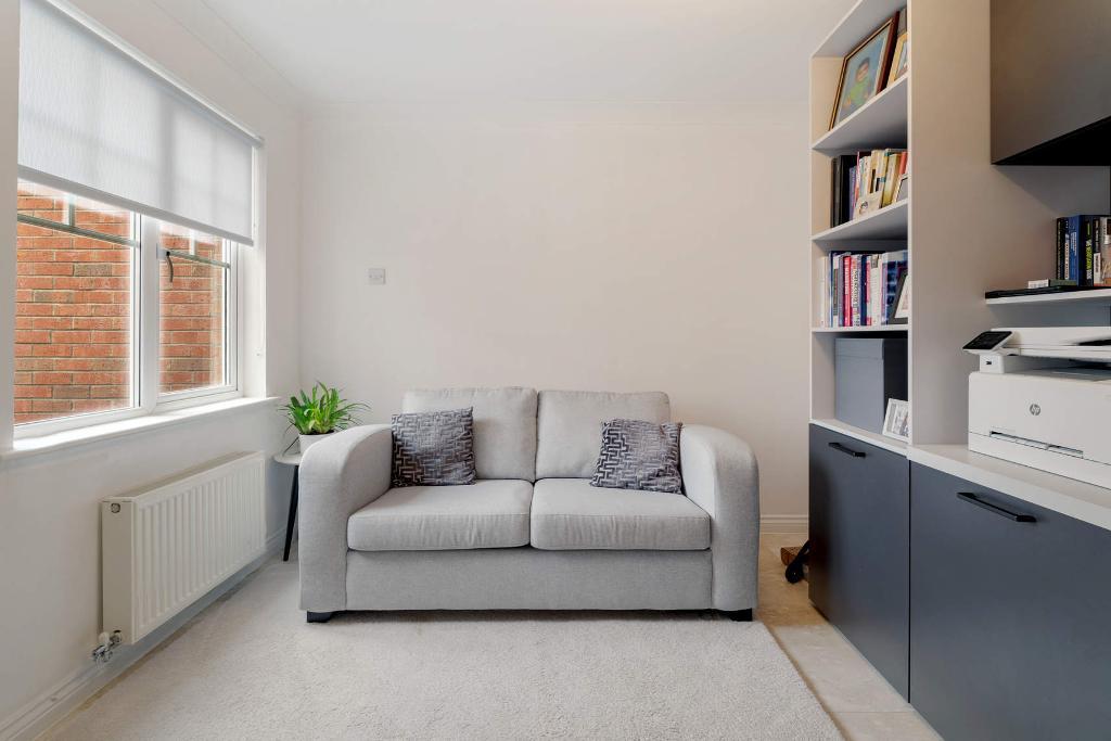 5 Bedroom Detached For Sale in Argyll Avenue, Dumbarton, G82 3NS