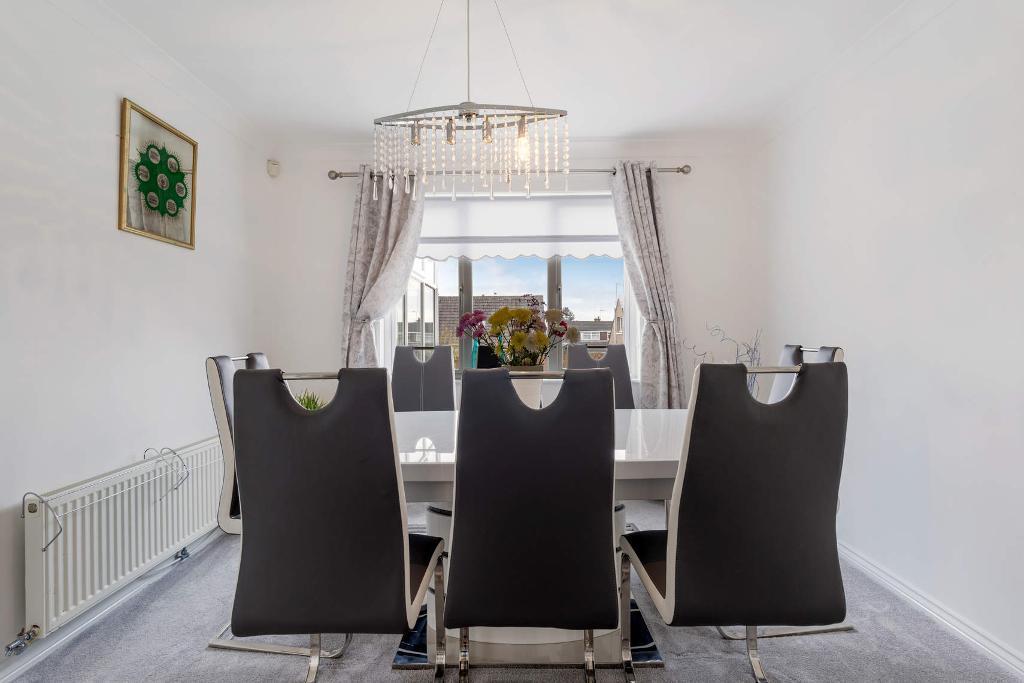 5 Bedroom Detached For Sale in Argyll Avenue, Dumbarton, G82 3NS