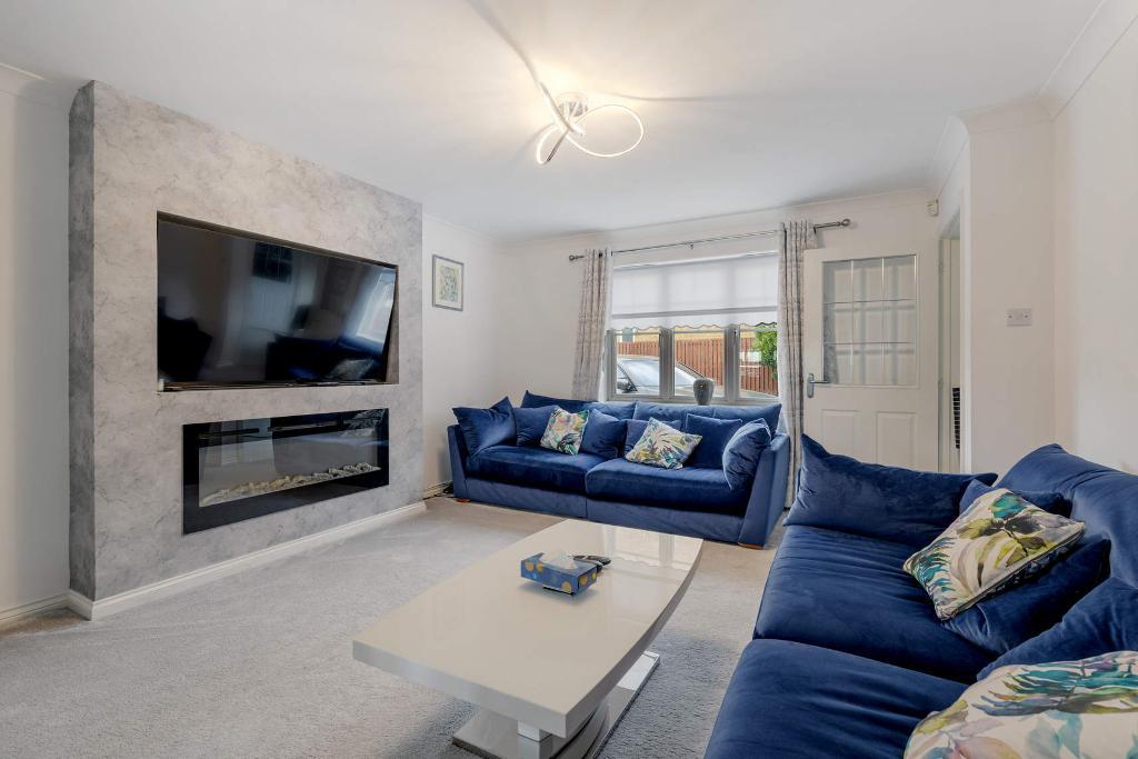 5 Bedroom Detached For Sale in Argyll Avenue, Dumbarton, G82 3NS