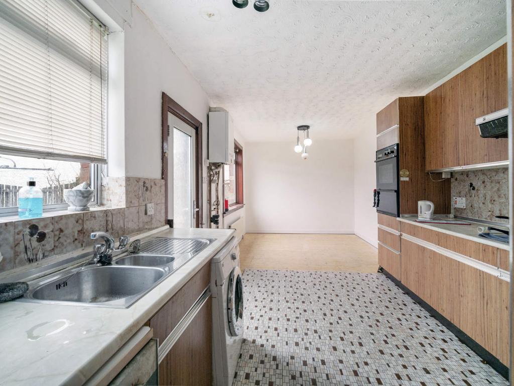 5 Bedroom Bungalow For Sale in Cairnhill Road, Bearsden, G61 1AT