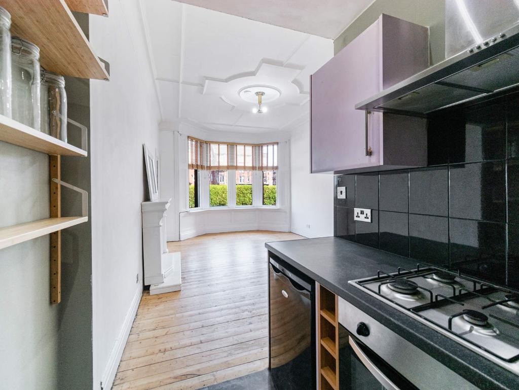 2 Bedroom Flat For Sale in Kennyhill Square, Dennistoun, G31 3LL