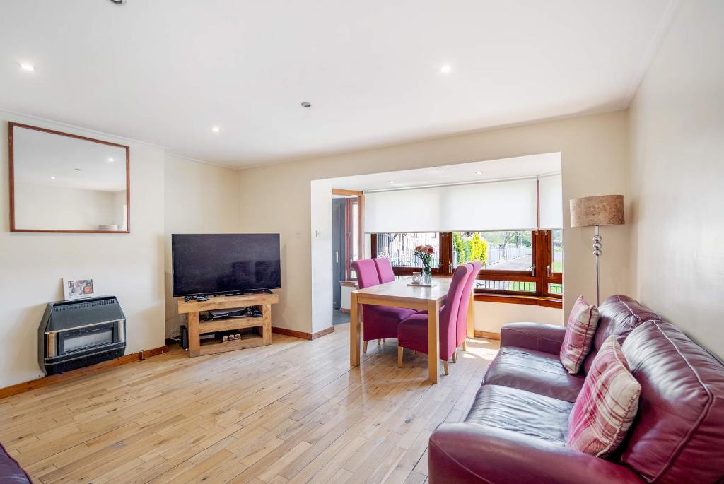 2 Bedroom Main Door Flat For Sale in Pendeen Place, Barlanark, G33 4UG