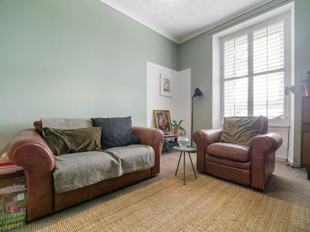 2 Bedroom Flat For Sale in Cardross Street, Dennistoun, G31 2DG