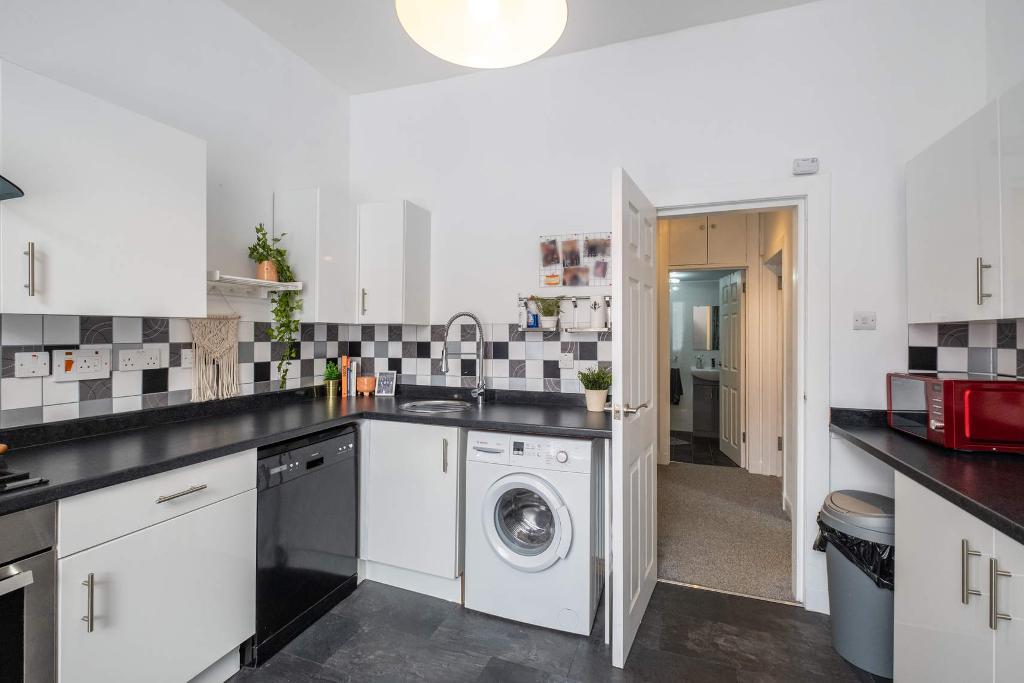 1 Bedroom Flat For Sale in Walter Street, Dennistoun, G31 3PU