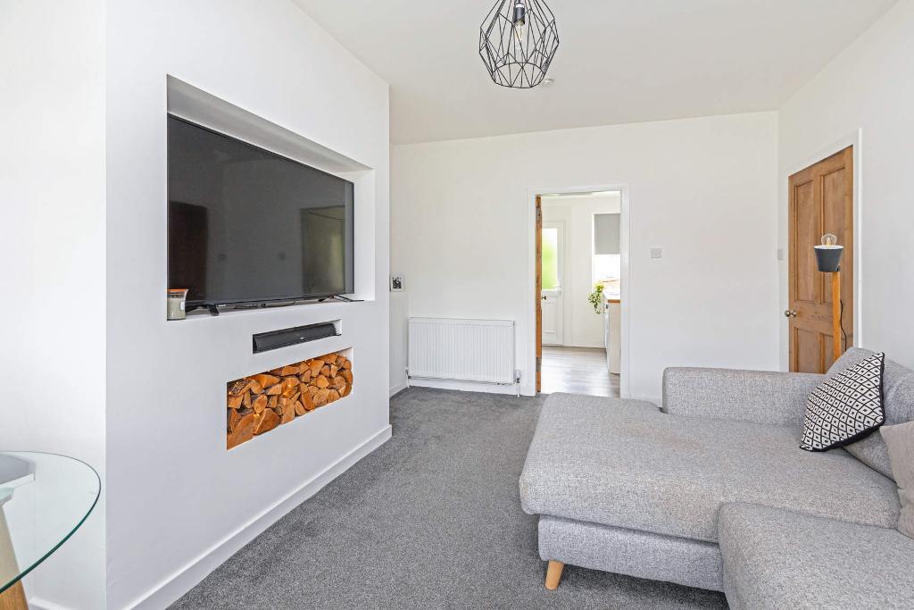 2 Bedroom Lower cottage flat For Sale in Newhaven Street, Carntyne, G32 6NG