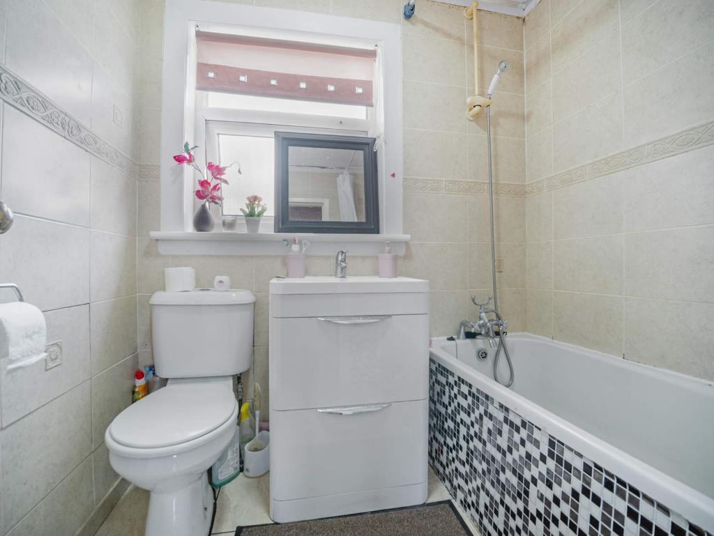 3 Bedroom Mid Terraced For Sale in Deveron Street, Coatbridge, ML5 2JB
