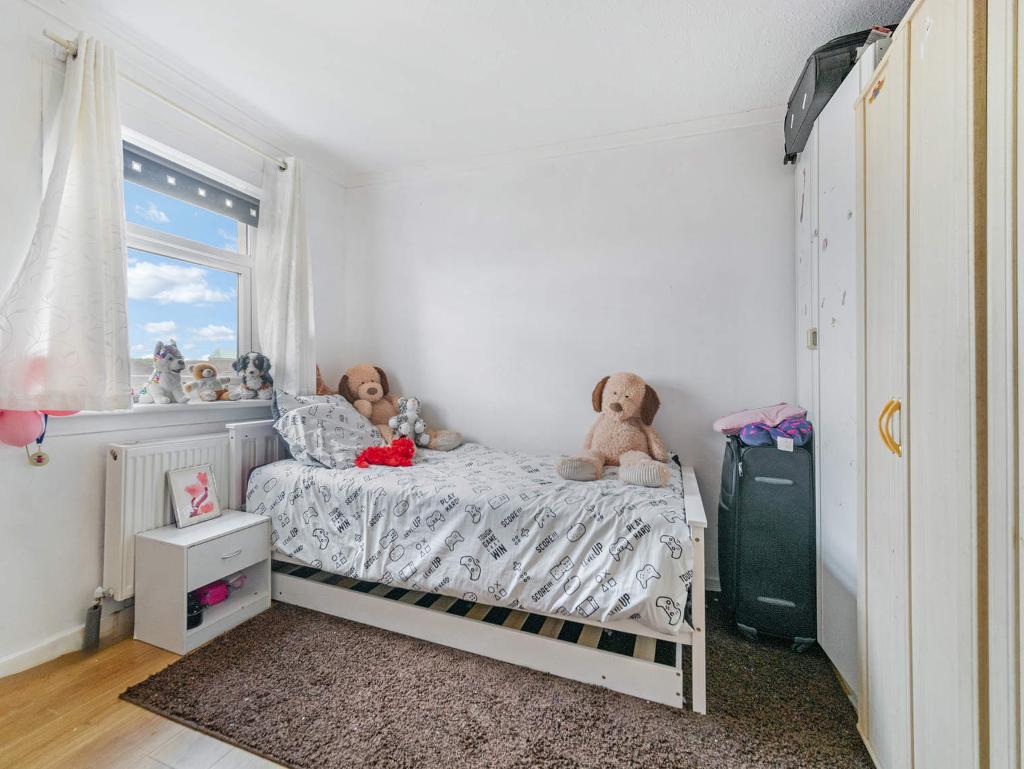 3 Bedroom Mid Terraced For Sale in Deveron Street, Coatbridge, ML5 2JB