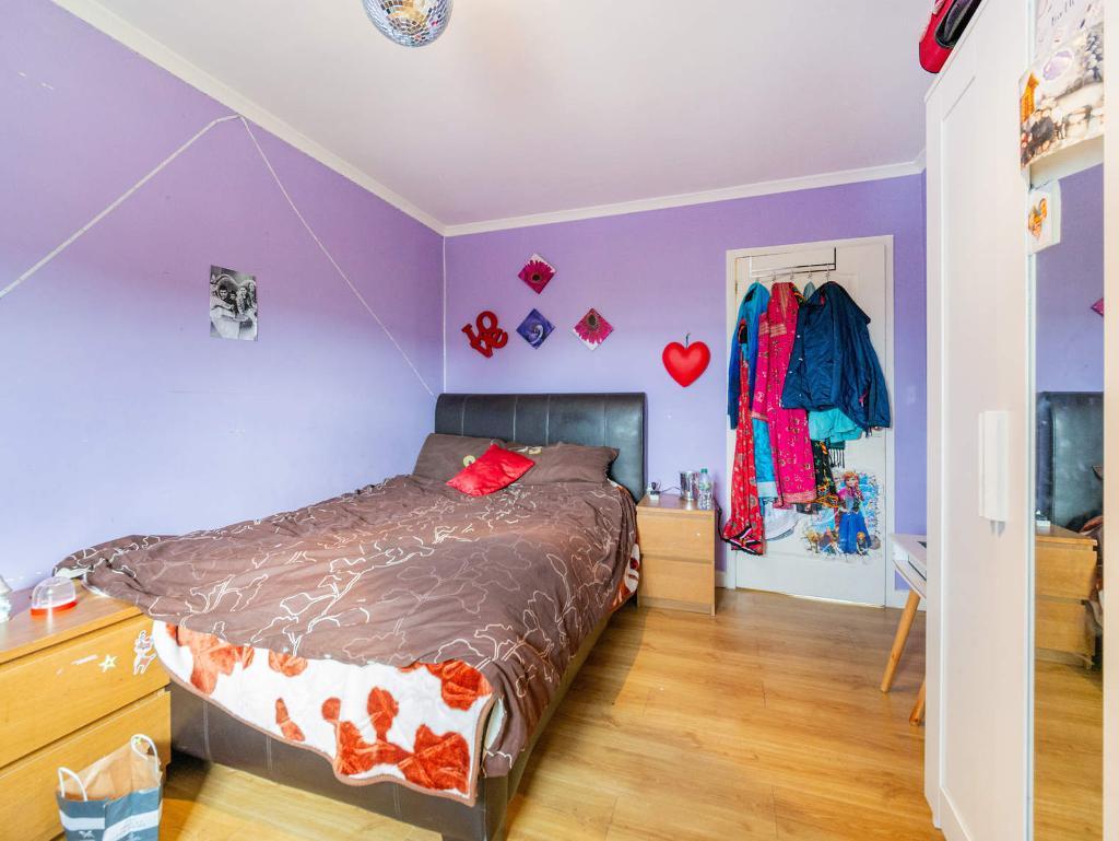 3 Bedroom Mid Terraced For Sale in Deveron Street, Coatbridge, ML5 2JB