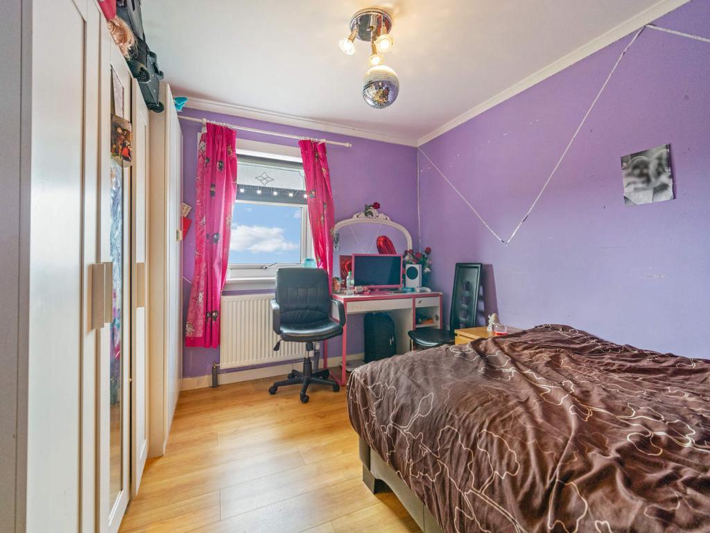 3 Bedroom Mid Terraced For Sale in Deveron Street, Coatbridge, ML5 2JB