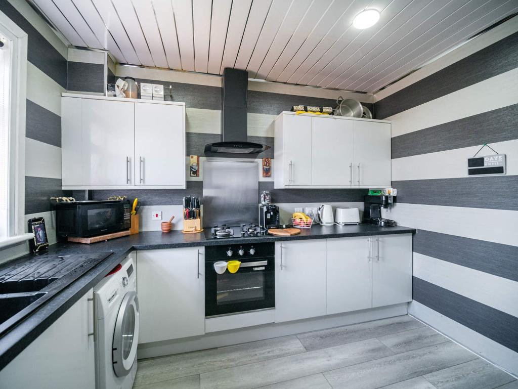 3 Bedroom Mid Terraced For Sale in Deveron Street, Coatbridge, ML5 2JB