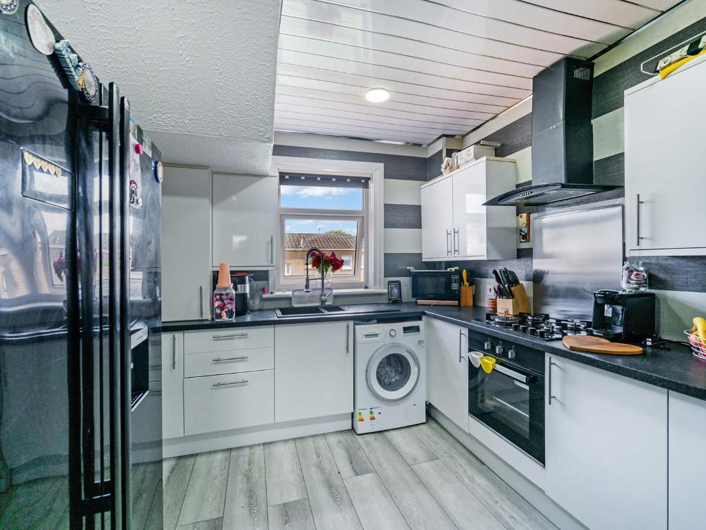 3 Bedroom Mid Terraced For Sale in Deveron Street, Coatbridge, ML5 2JB