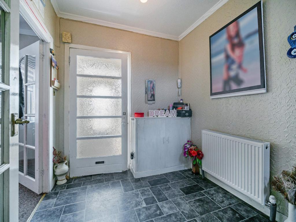 3 Bedroom Mid Terraced For Sale in Deveron Street, Coatbridge, ML5 2JB