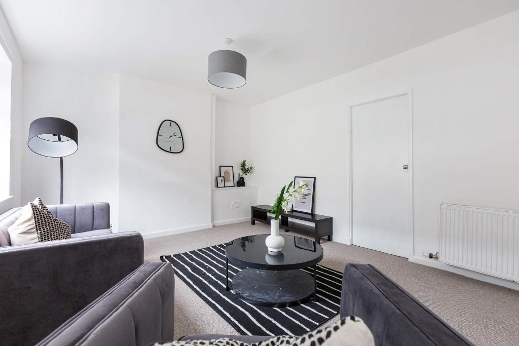 3 Bedroom SemiDetached For Sale in Mingulay Street, Milton, Glasgow