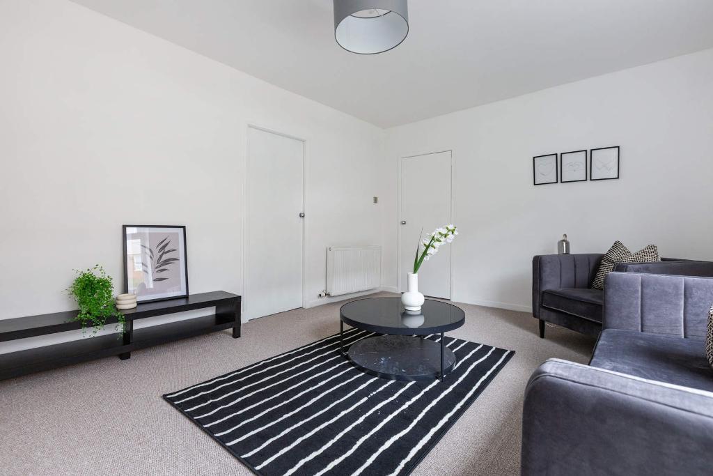 3 Bedroom SemiDetached For Sale in Mingulay Street, Milton, Glasgow
