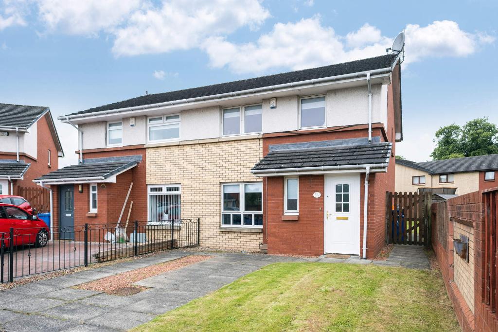 3 Bedroom SemiDetached For Sale in Pendeen Road, Barlanark, G33 4TX