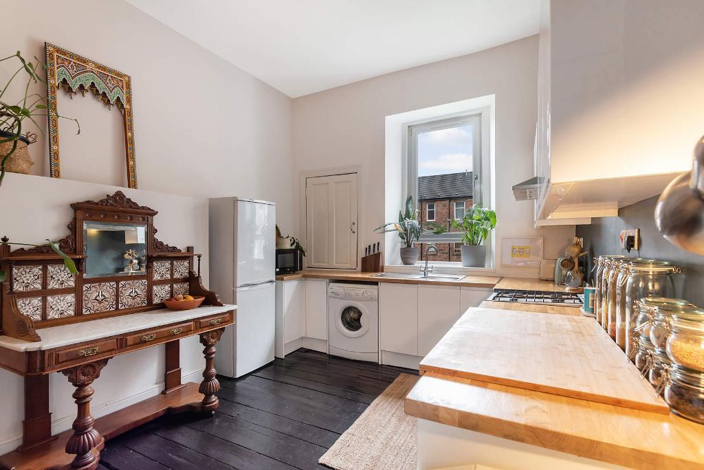 3 Bedroom Flat For Sale in Langside Road, Glasgow, G42 8XY