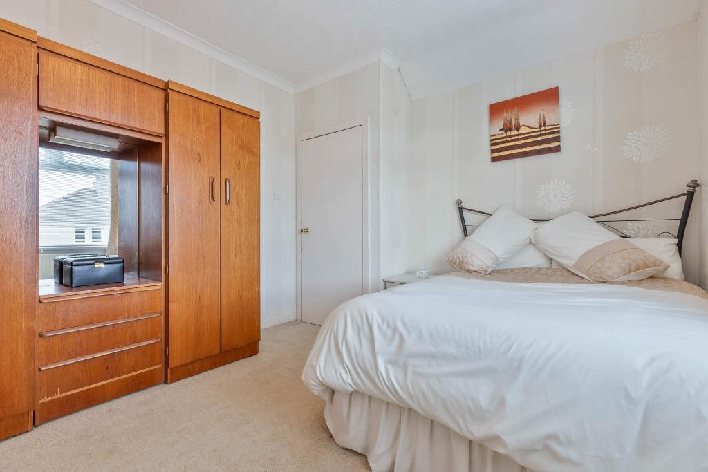 3 Bedroom SemiDetached For Sale in Woodburn Avenue, Airdrie, ML6 9ED