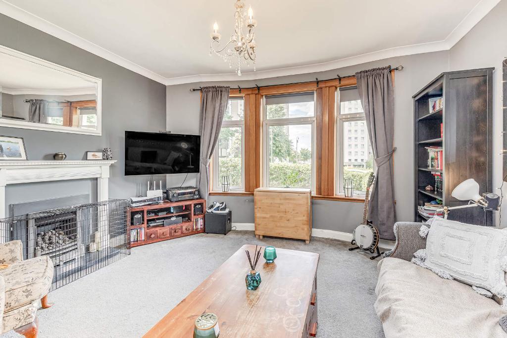 3 Bedroom Lower Cottage Flat For Sale in Harefield Drive, Glasgow, G14 9AJ