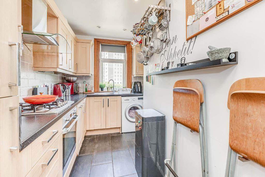 3 Bedroom Lower Cottage Flat For Sale in Harefield Drive, Glasgow, G14 9AJ