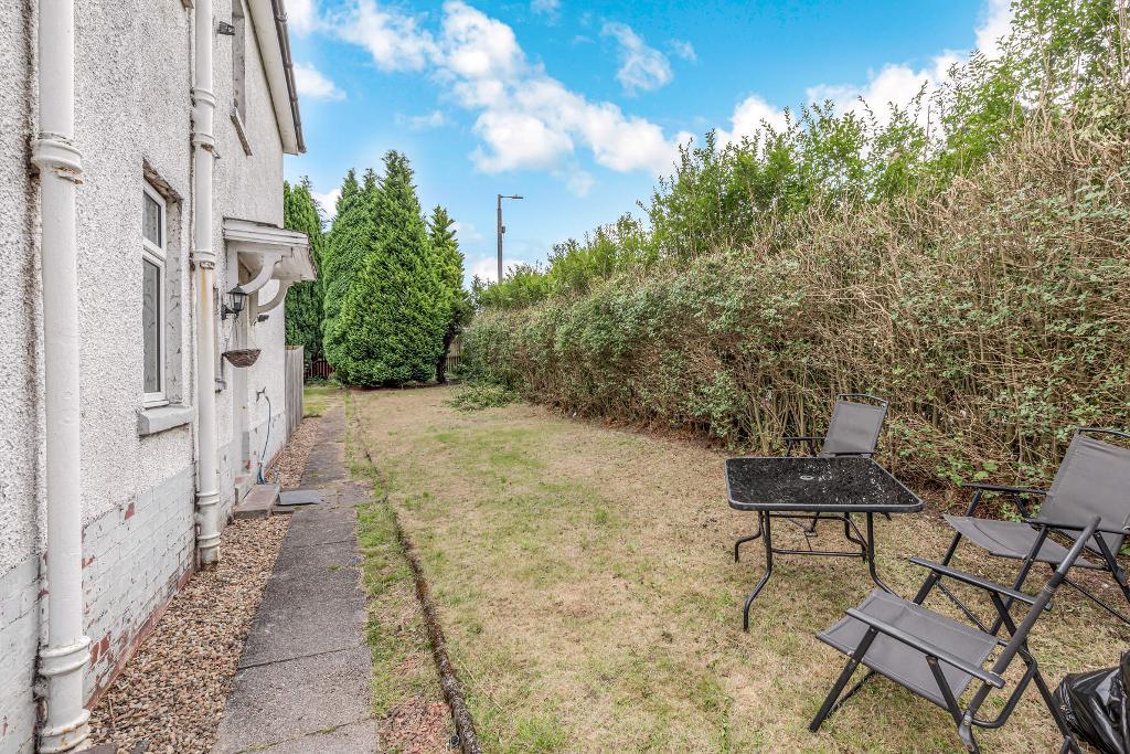 3 Bedroom Lower Cottage Flat For Sale in Harefield Drive, Glasgow, G14 9AJ