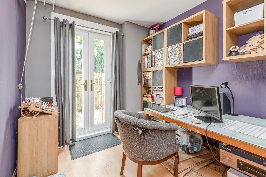 3 Bedroom Lower Cottage Flat For Sale in Harefield Drive, Glasgow, G14 9AJ