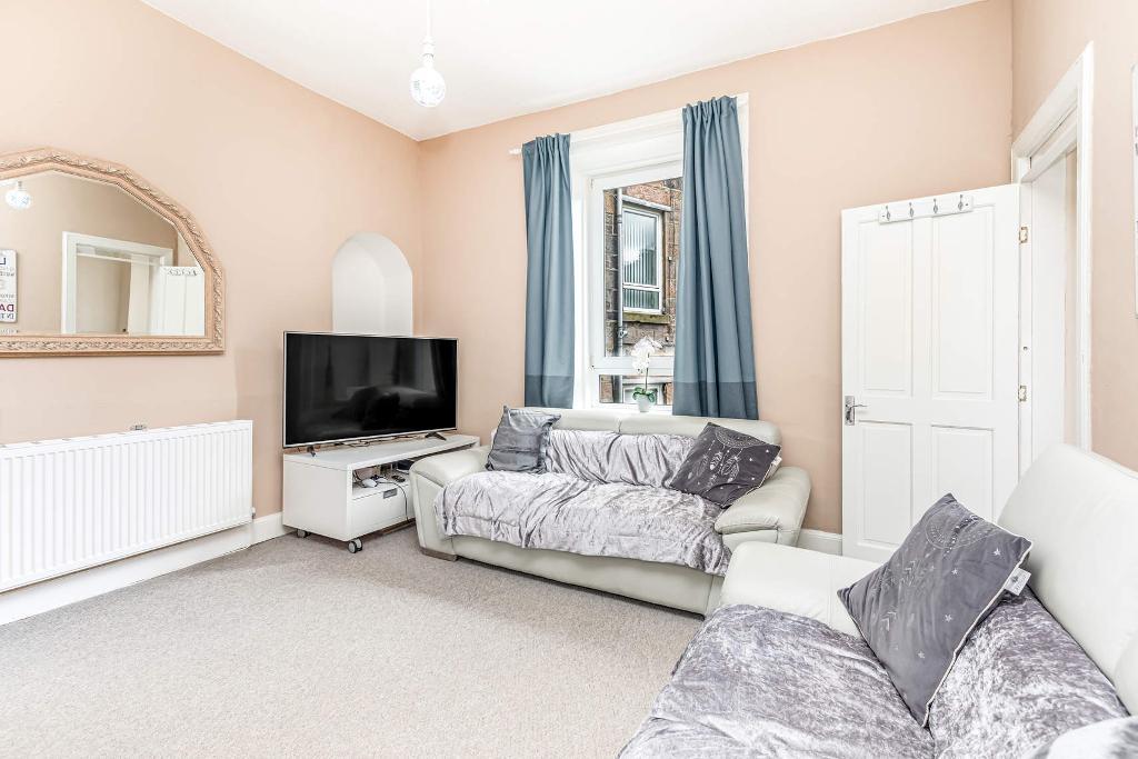 1 Bedroom Flat For Sale in Cumbernauld Road, Dennistoun, G31 2UF