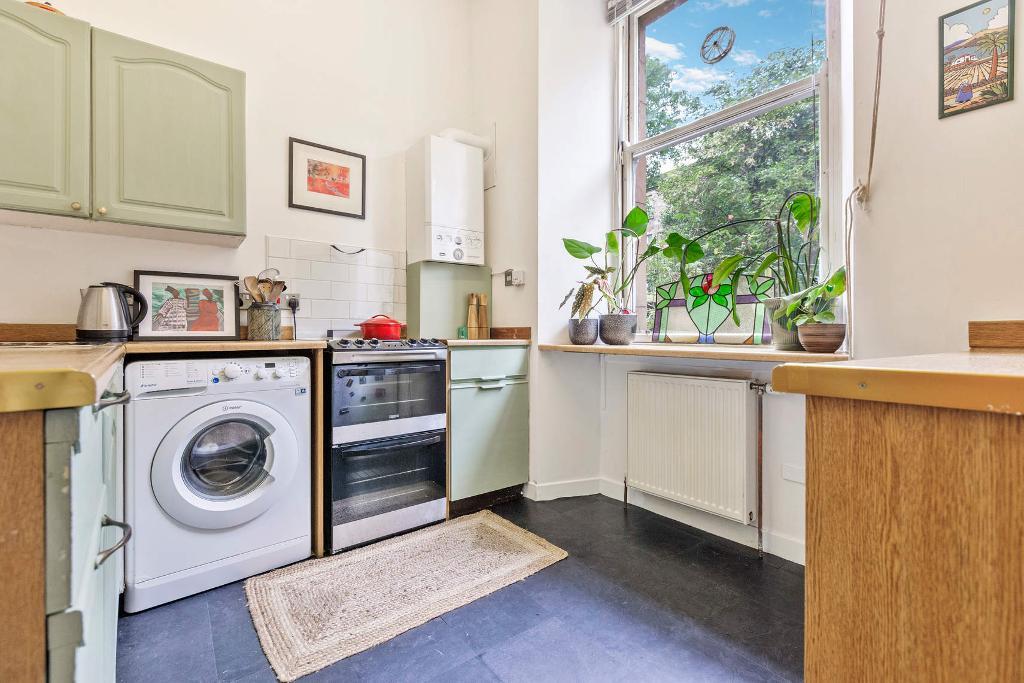 2 Bedroom For Sale in Bathgate Street, Dennistoun, G31 1DX