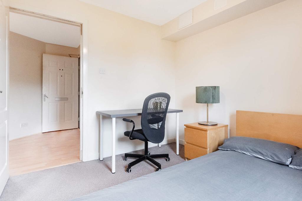 2 Bedroom Flat For Sale in Dalmarnock Drive, Bridgeton, G40 4LQ