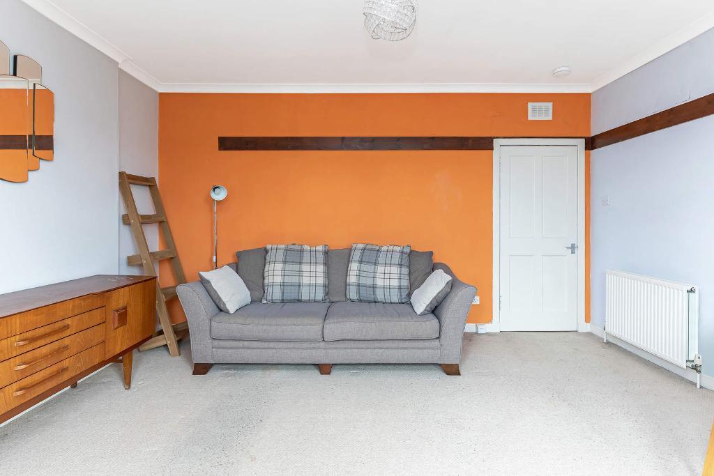2 Bedroom Flat For Sale in Edinburgh Road, Glasgow, G33 2EU
