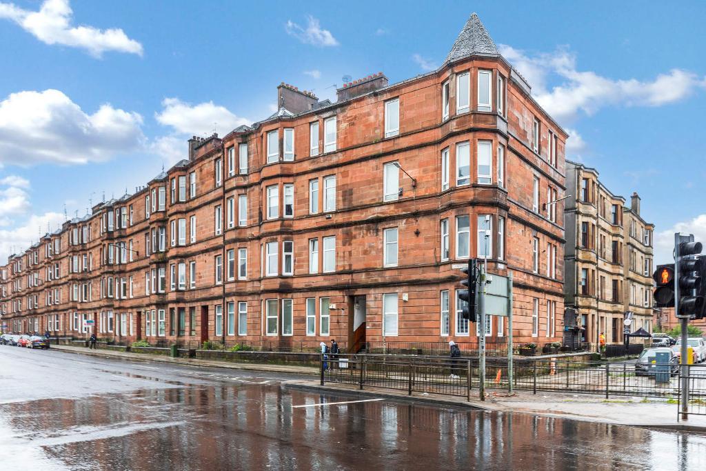 2 Bedroom Ground Floor Flat For Sale in Cumbernauld Road, Dennistoun