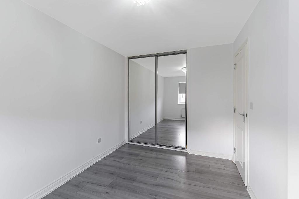 4 Bedroom Town House For Sale in Brodie Drive, Swinton, G69 6FD