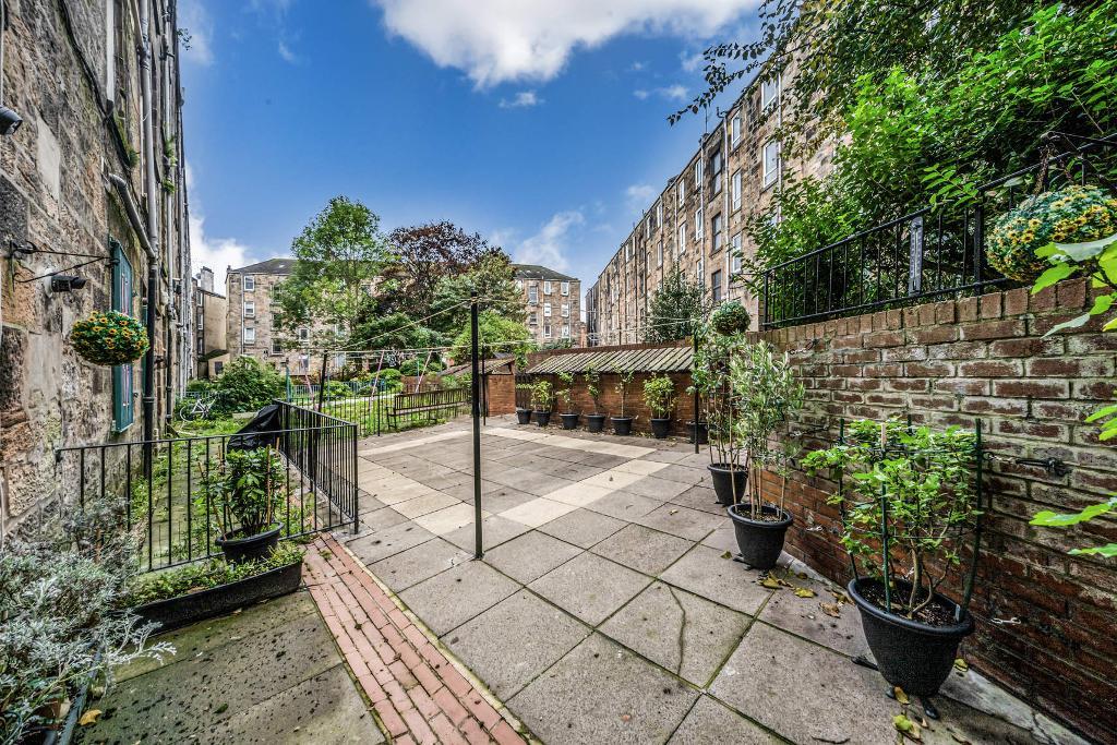 1 Bedroom Flat For Sale in Cumbernauld Road, Dennistoun, G31 2UG